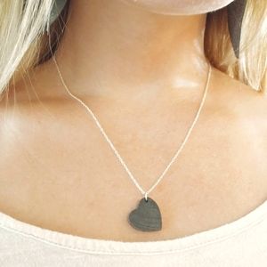 NWOT Dark brown wooden heart necklace